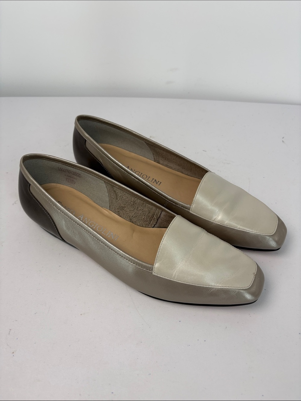 🧊Enzo Angiolini 8.5N Tri-Tone Cream and Taupe Leather Loafers